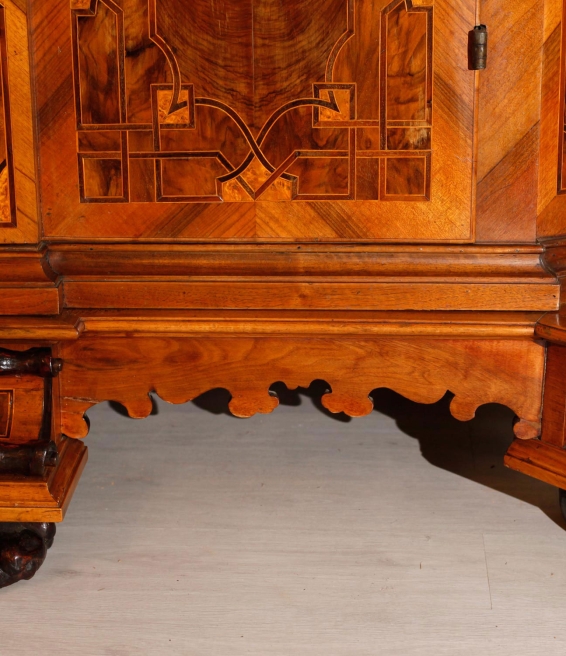 FLORIANER BAROCKSCHRANK